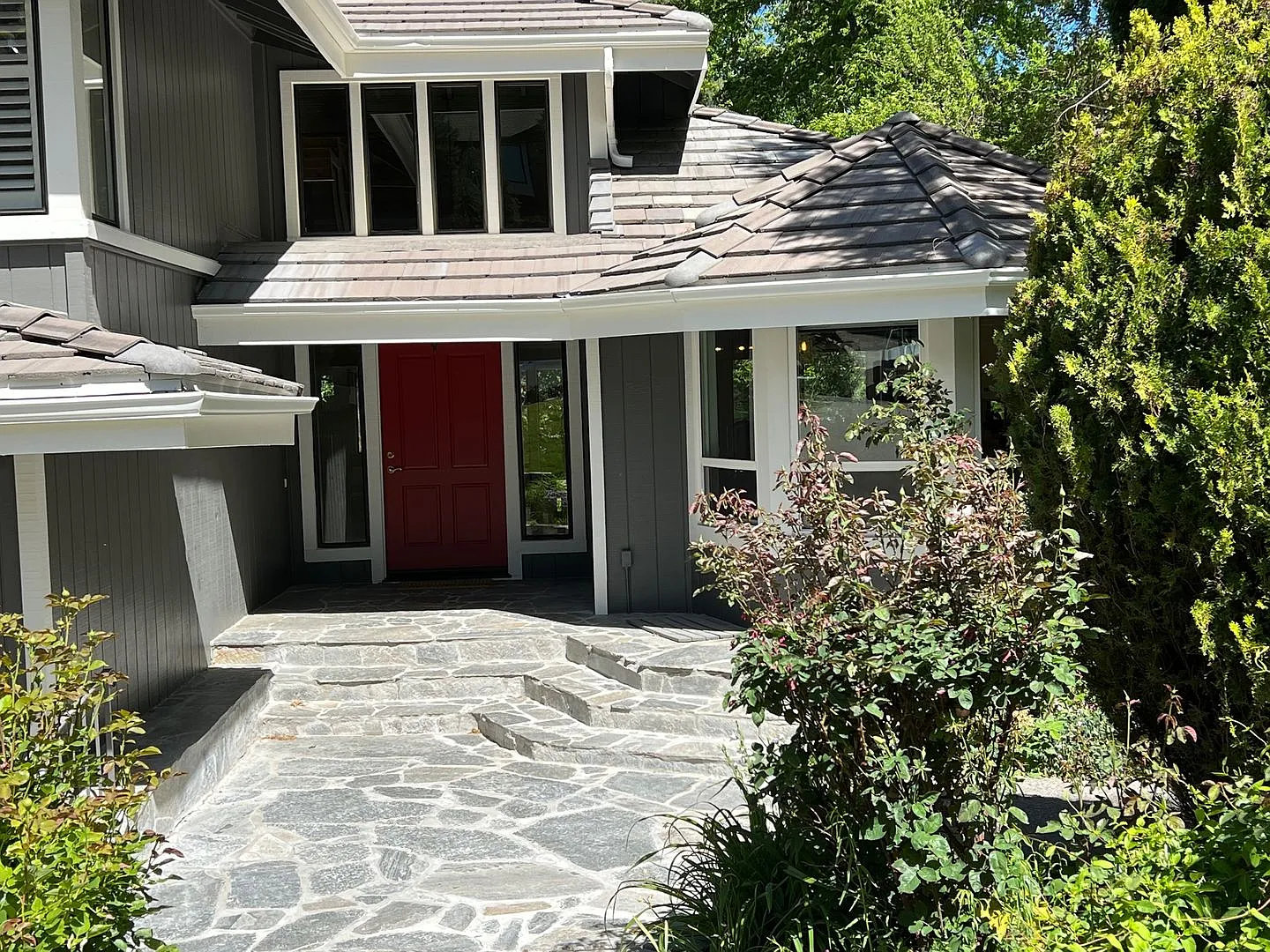 Gorgeous Lakeridge Shores Home Available Now — Photo 2