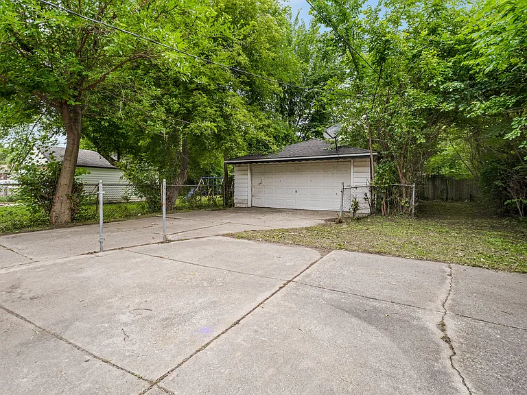 13891 Fairmount Dr — Photo 26