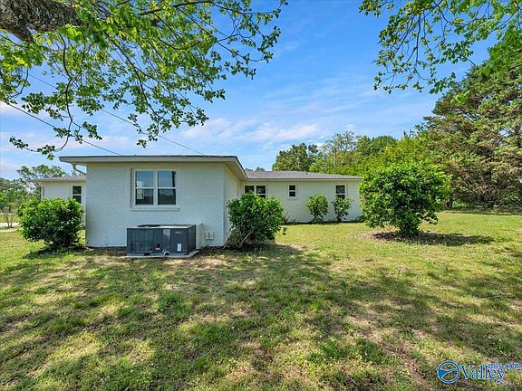 5th image of 1033 Oak Grove Rd