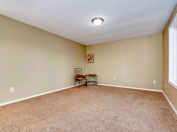 4th image of 5305 NE 48th Ave