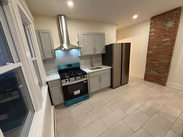 129 Beech St — Photo 15