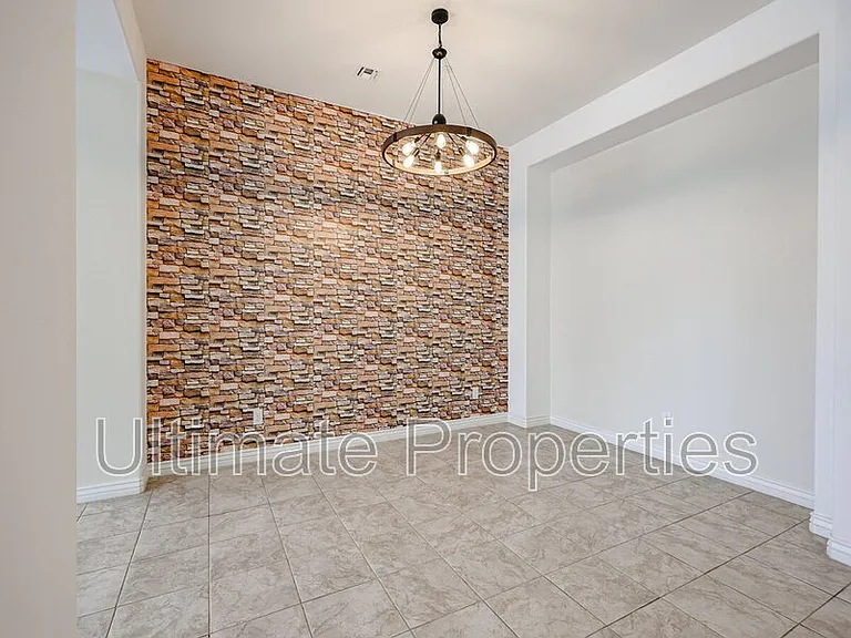 28422 N 131st Dr — Photo 8