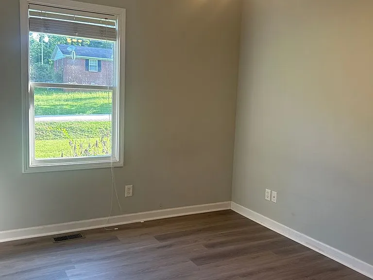 318 Crescent Dr — Photo 7