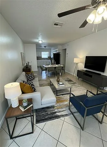 3 bed, 2.0 bath, 1200 sqft, $1,300 — Photo 3