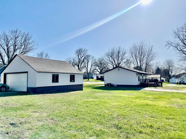 301 E 1st St, Adrian, MN 56110