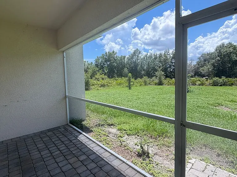 1039 San Cristobal Ave — Photo 17