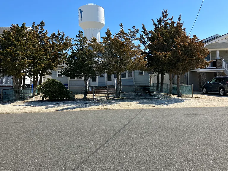 1922 Baltimore Ave — Photo 2