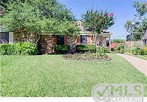 Welcome Home! Great curb appeal located in cul-de-sac with matur