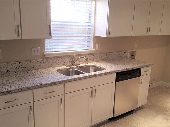 5th image of 427 Neely Ave APT A