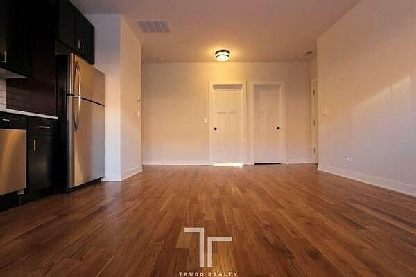 1st image of 2201 W Eastwood Ave #West2