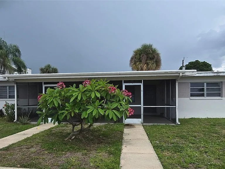 4911 Coronado Pkwy #B — Photo 1
