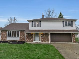 1 Idlebrook Ct, Lancaster, NY 14086