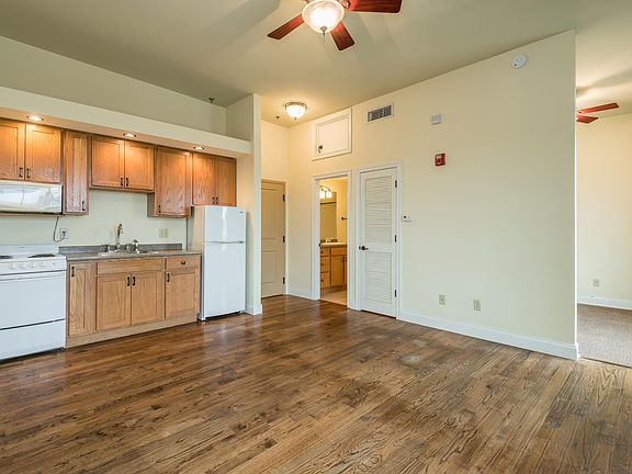 3rd image of 912 N Central St #203