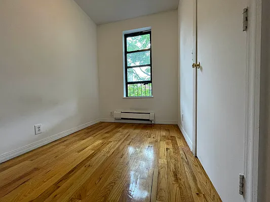 Rented by HOLTON REAL ESTATE INC. | media 24