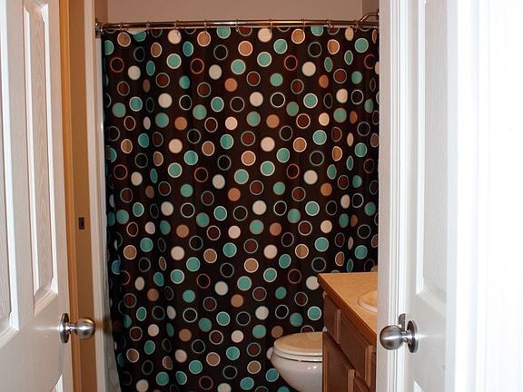 Bathrooms have curved curtain rods