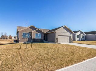 345 Prairie Creek Dr, Pleasant Hill, IA 50327