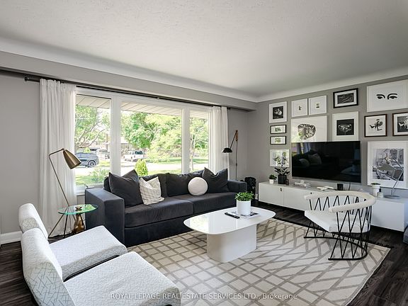 5th image of 70 Rochelle Dr