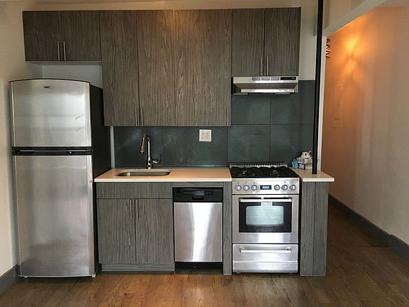 2nd image of 161 Vernon Ave #C3