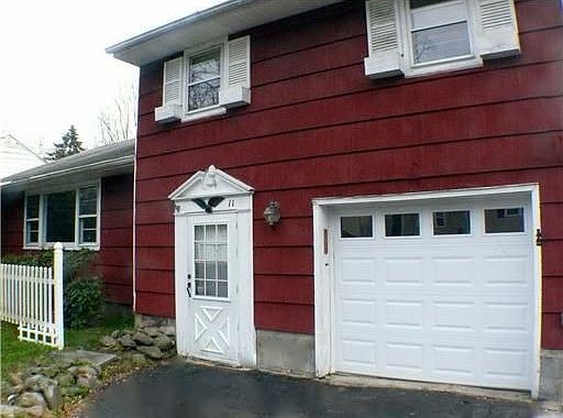 1st image of 11 Canterbury Ln