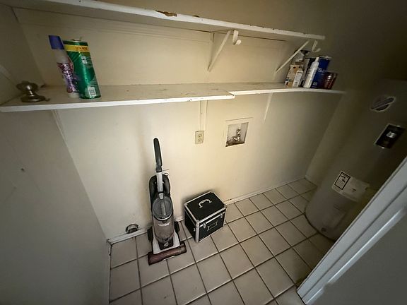 5th image of 730 Bluebonnet Dr APT B