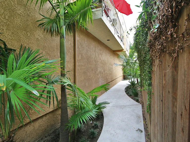 1029 Mira Mar Ave — Photo 4