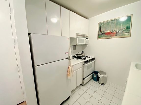 5th image of 155 W 70th St APT 5H