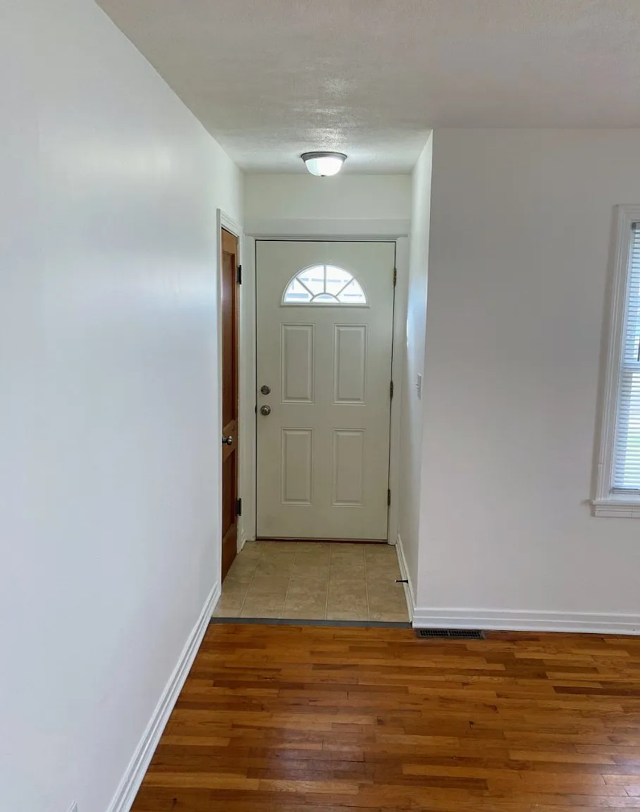 2 bed, 1600 sqft, $1,100 — Photo 2