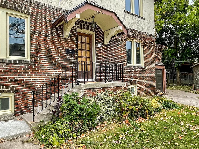 114 Colin Ave — Photo 3