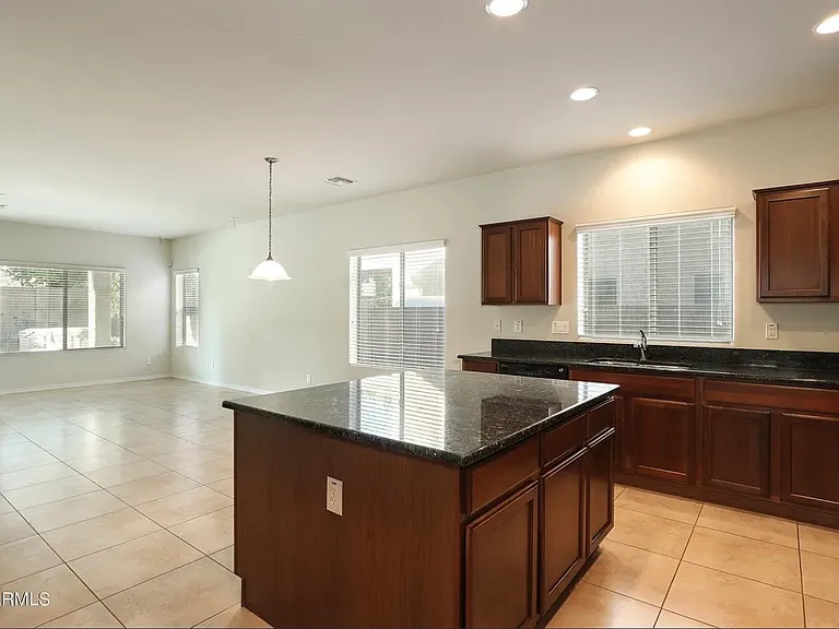 6328 W Victory Way — Photo 5