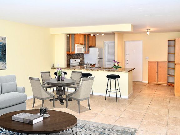 3rd image of 2420 SE Seventeen Street Cswy #407C