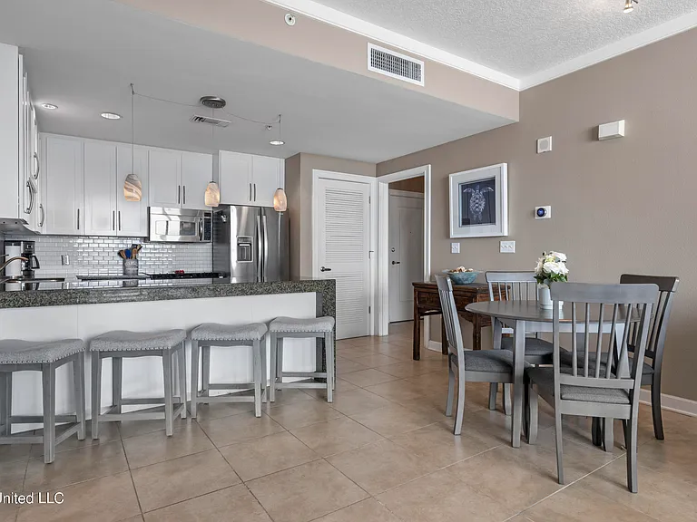 2060 Beach Blvd #707 — Photo 15