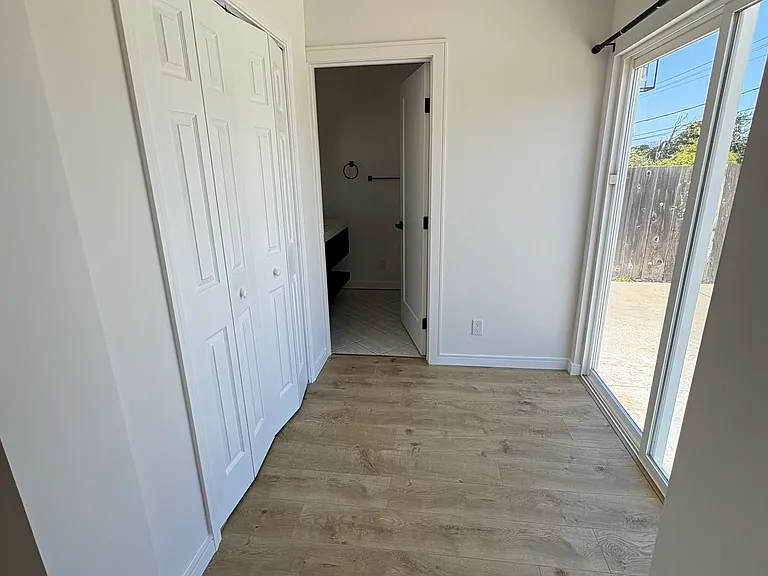 MASTER BR WITH LARGE CLOSET