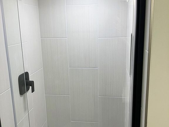 4th image of 445 Ranney St #3