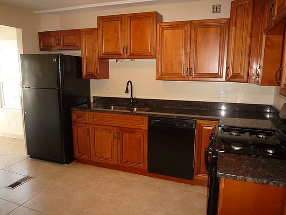5th image of 4111 N Lincoln St