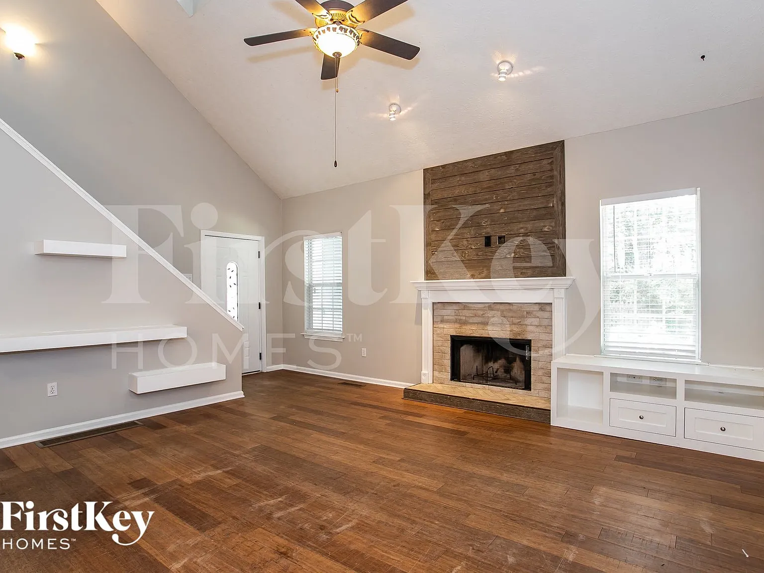 3 bed, 2.5 bath, 1932 sqft, $2,565 — Photo 3