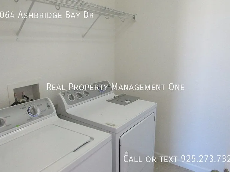 1064 Ashbridge Bay Dr — Photo 30