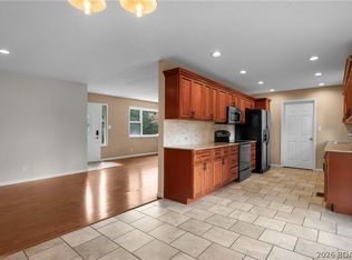 81 Ravenwood Dr, Camdenton, MO 65020