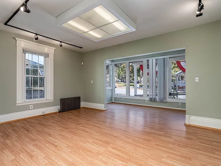 886 Main St #2 — Photo 5