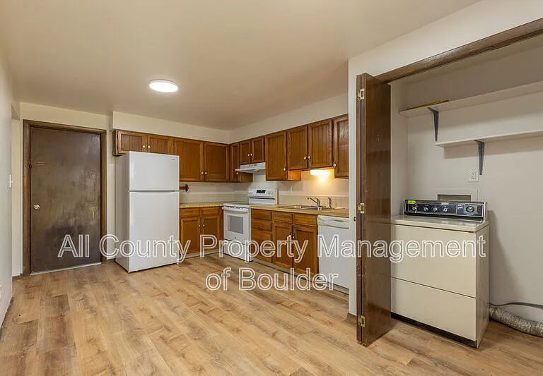 214 E Saint Clair Ave — Photo 7