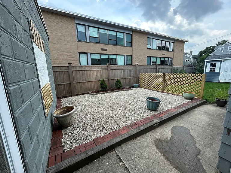 555 Lloyd Ave — Photo 23