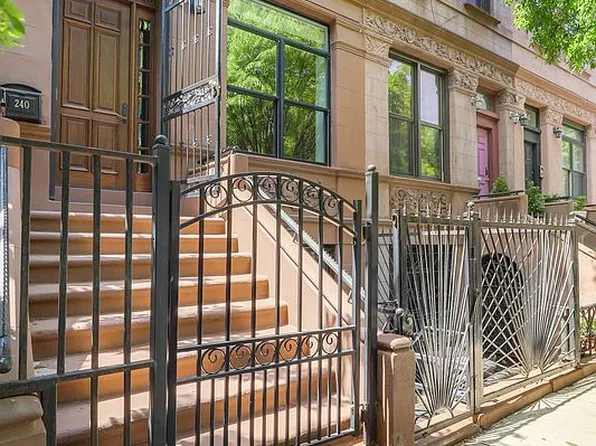 240 W 121st St, New York, NY 10027