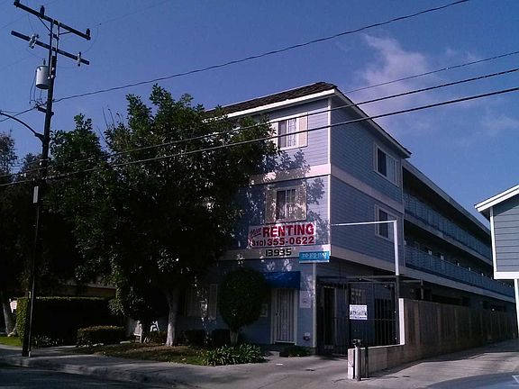 3rd image of 13935 Kornblum Ave APT 3
