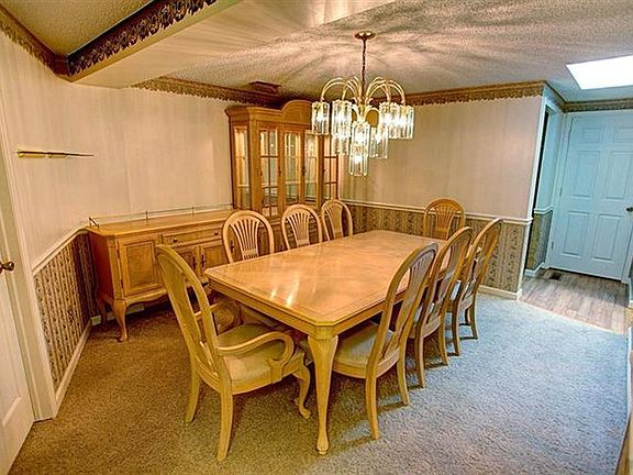 5th image of 652 Dorsey Ct