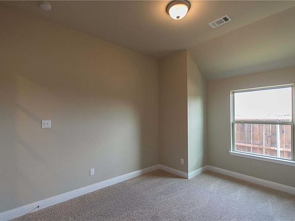 4th image of 16212 Benbrook Blvd