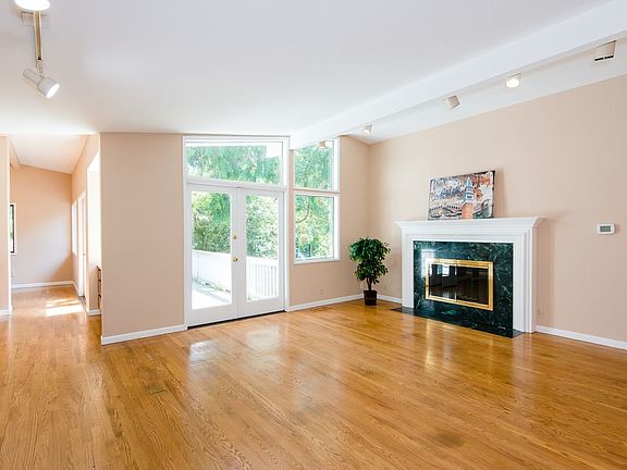 4th image of 3310 76th Ave NE