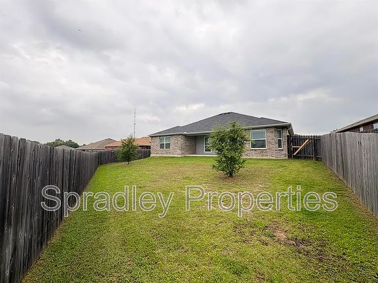 2214 Justice Dr — Photo 18