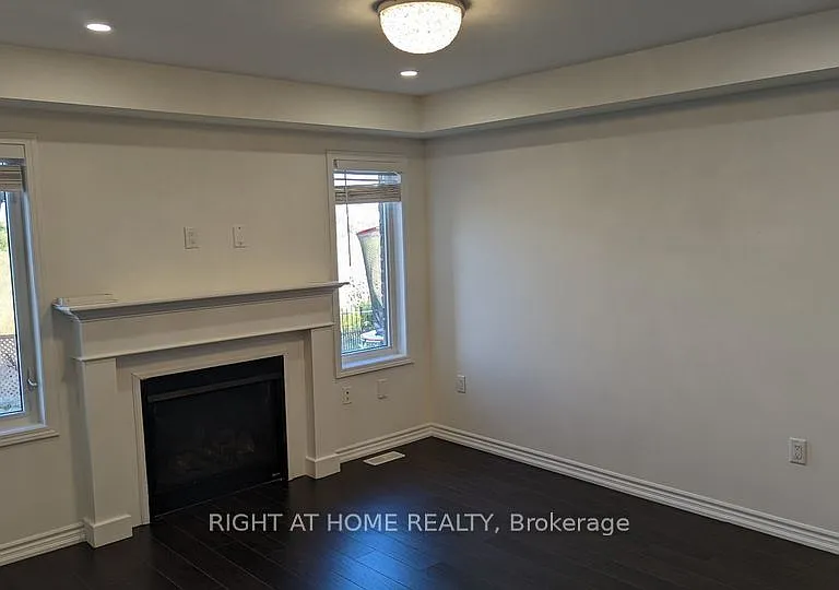 686 Laking Ter — Photo 12