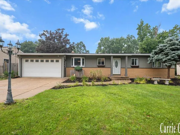 2751 Northville Dr NE, Grand Rapids, MI 49525