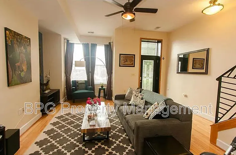 1027 7th St NE — Photo 8