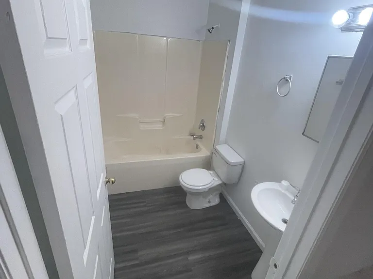 827 Central St #B — Photo 4